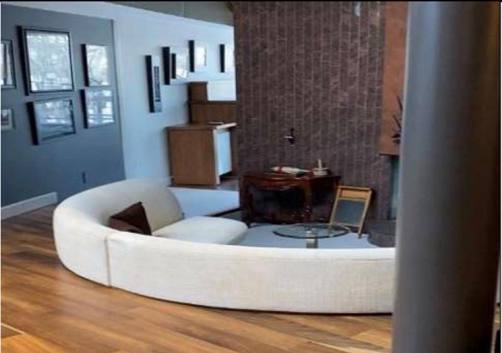 לינה וארוחת בוקר YYC Roundhouse Grotto מראה חיצוני תמונה