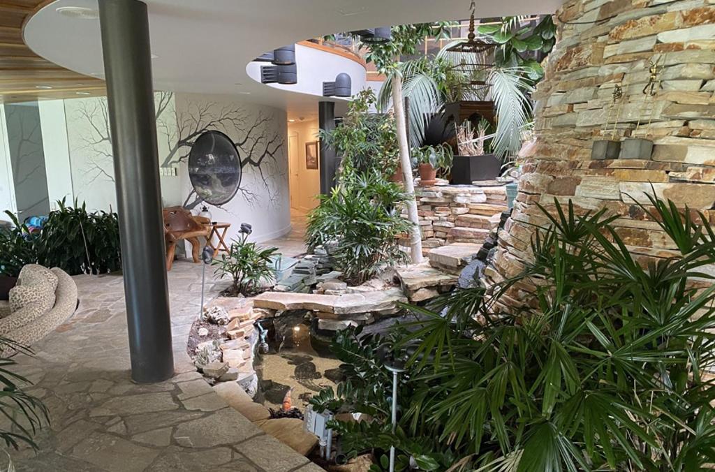 לינה וארוחת בוקר YYC Roundhouse Grotto מראה חיצוני תמונה